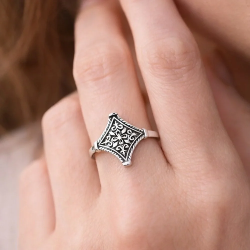 Sterling Silver European Vintage Design Ring​